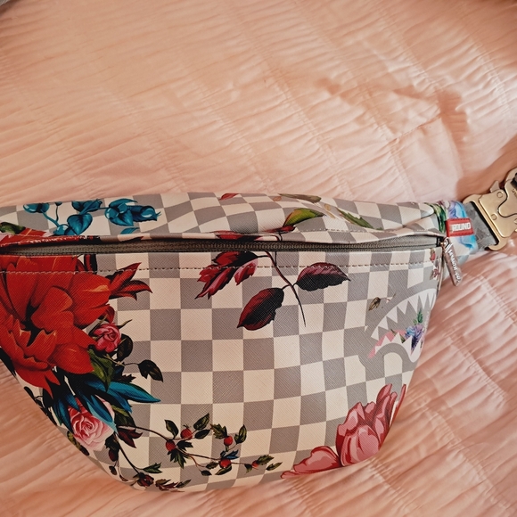 🥰Fabulous Floral and Checkered Sprayground Belt Bag! Looks Designer!🥰 - Picture 4 of 9